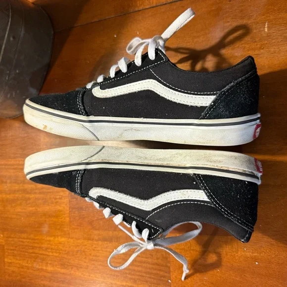 Youth 6 Vans Classic Black and White Low-Tops - Picture 6 of 9